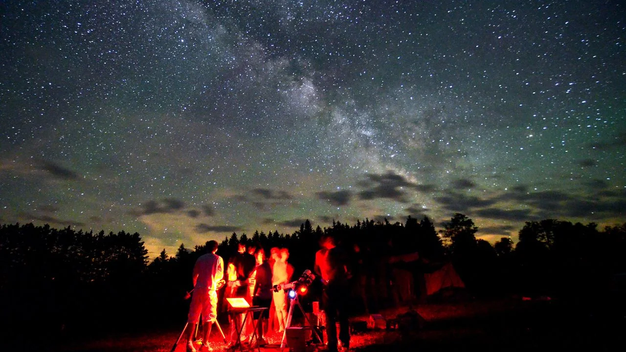 September Stargazing: Five Planets, a Harvest Moon, and the Milky Way Shine Bright