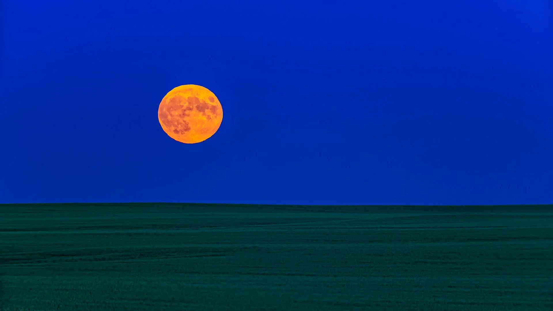 Harvest Moon 2026: Witness the Celestial Dance of the Moon and Saturn