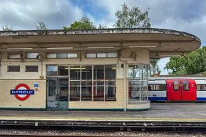 Exploring East Finchley Tube Station: A Blend of Art Deco Elegance and Historical Significance